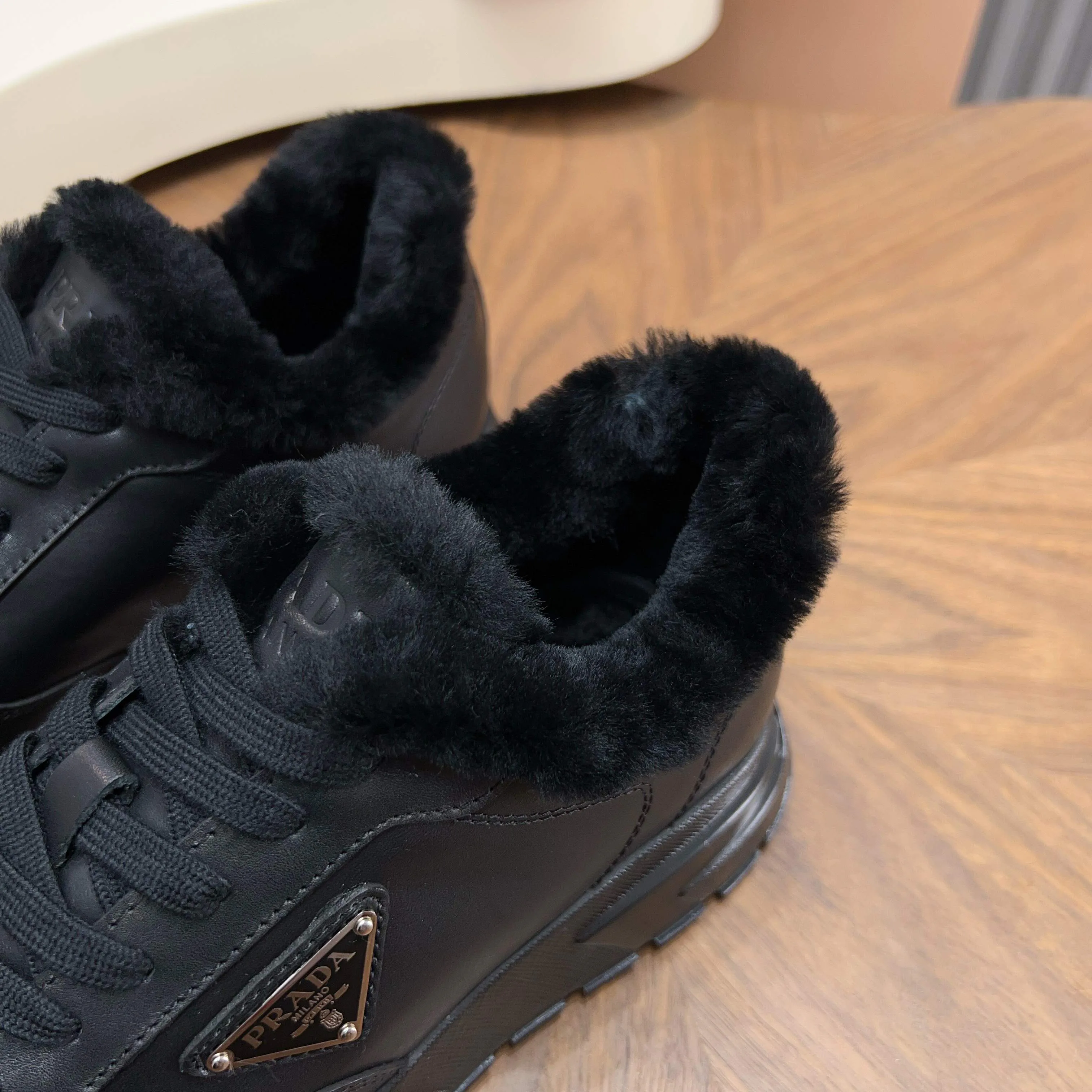 Кроссовки Женские Prada 554570