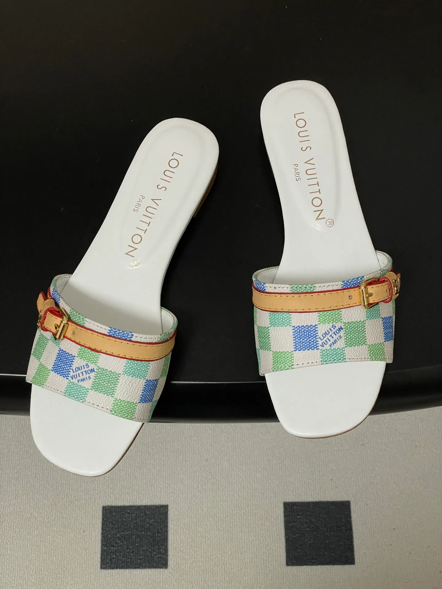 Шлепанцы Женские Louis Vuitton 3361683