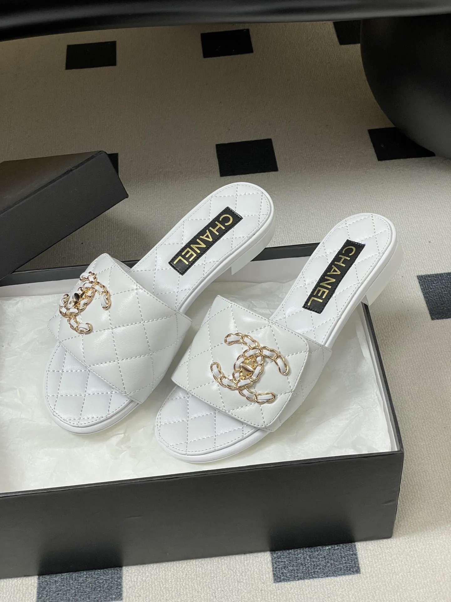 Босоножки Женские Chanel 10993843