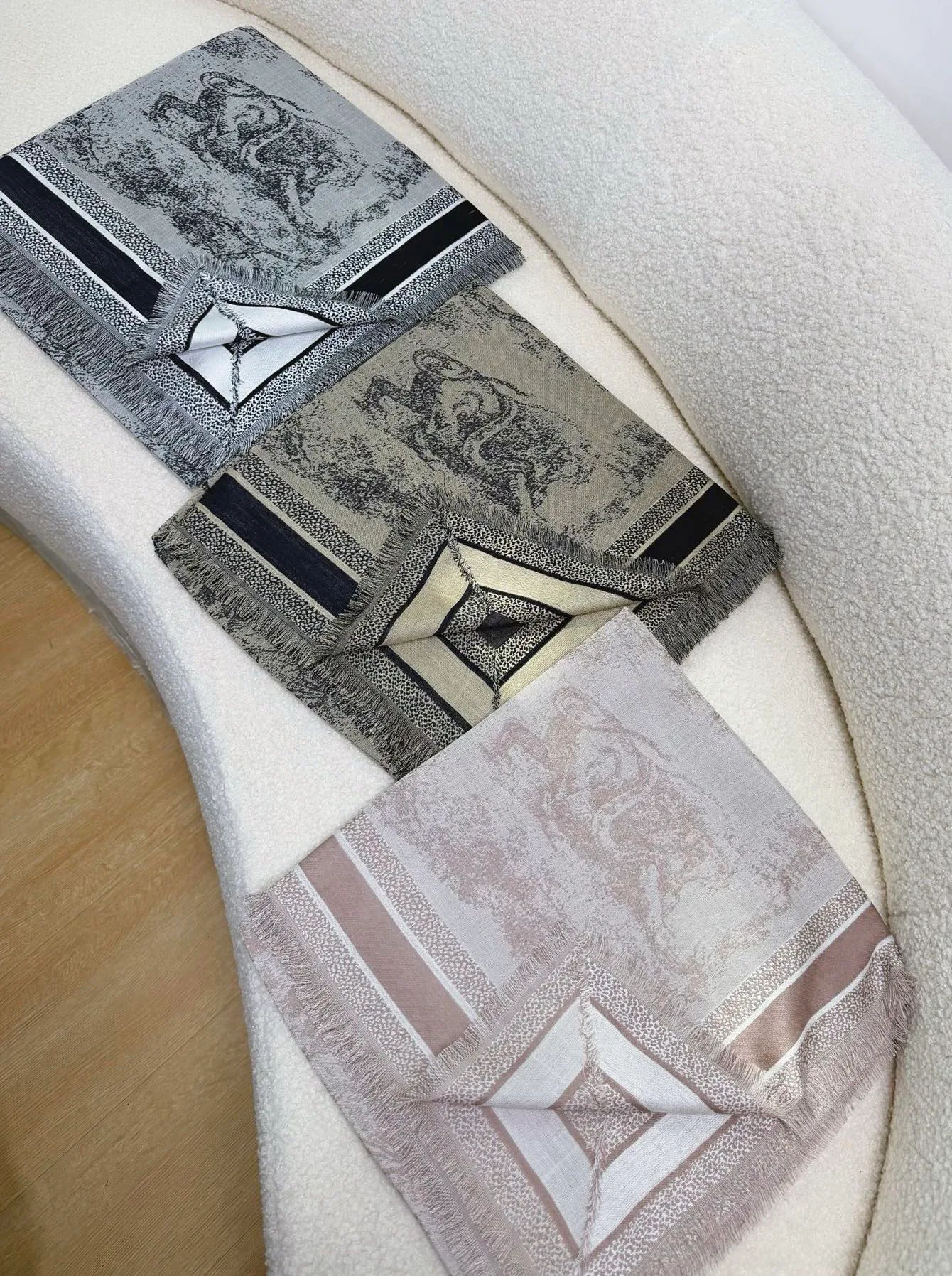 Шарфы Christian Dior 18627133