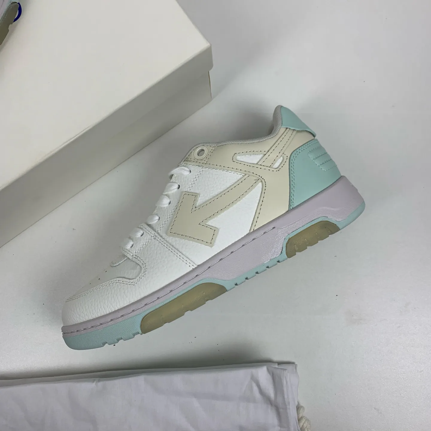 Кроссовки Женские Off-White 17776392