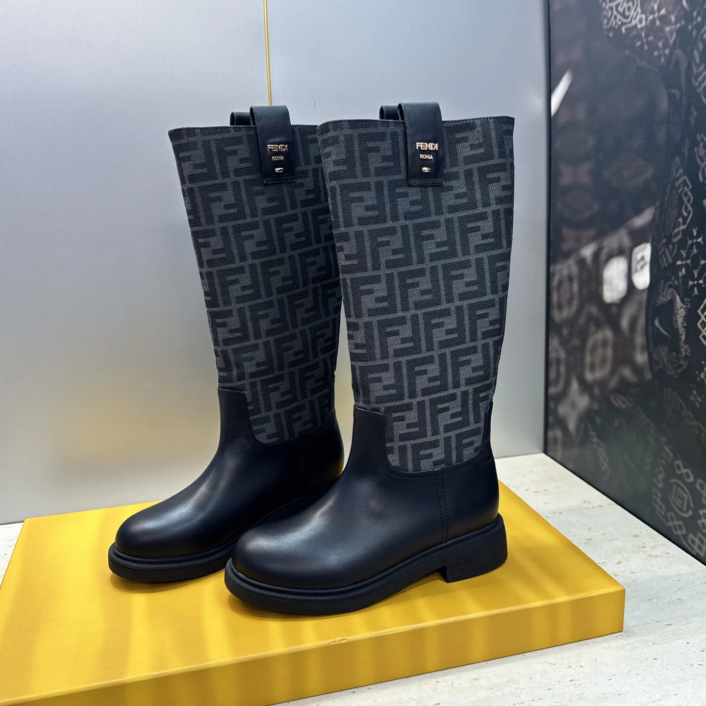 Сапоги Женские Fendi 19250143