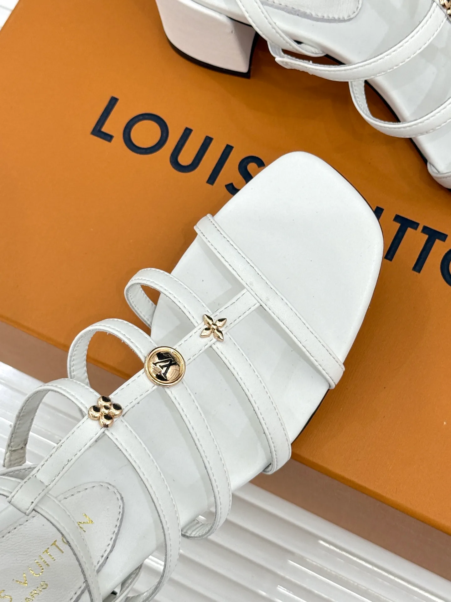 Босоножки Женские Louis Vuitton 17234887
