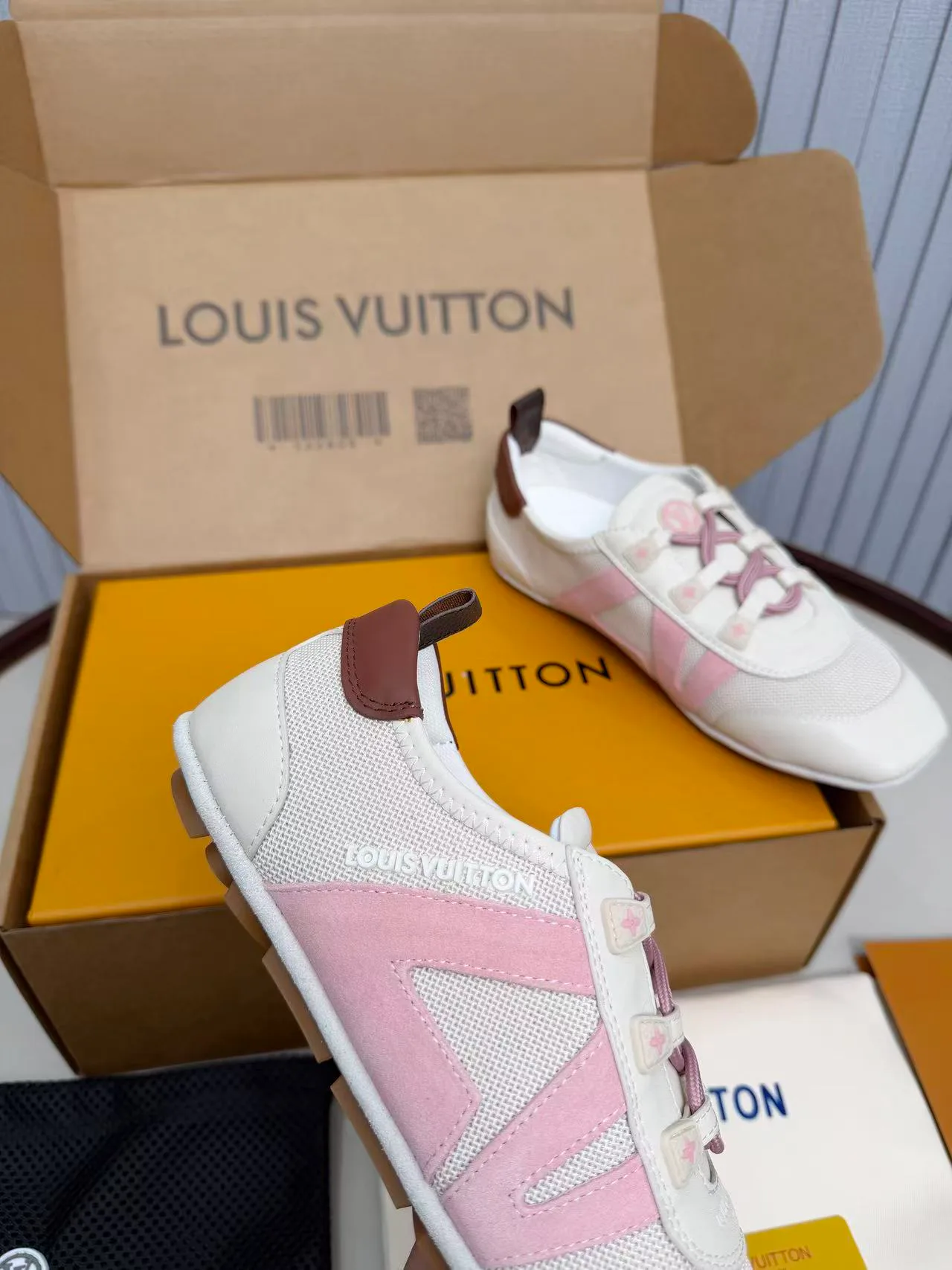 Кроссовки Женские Louis Vuitton 11250658