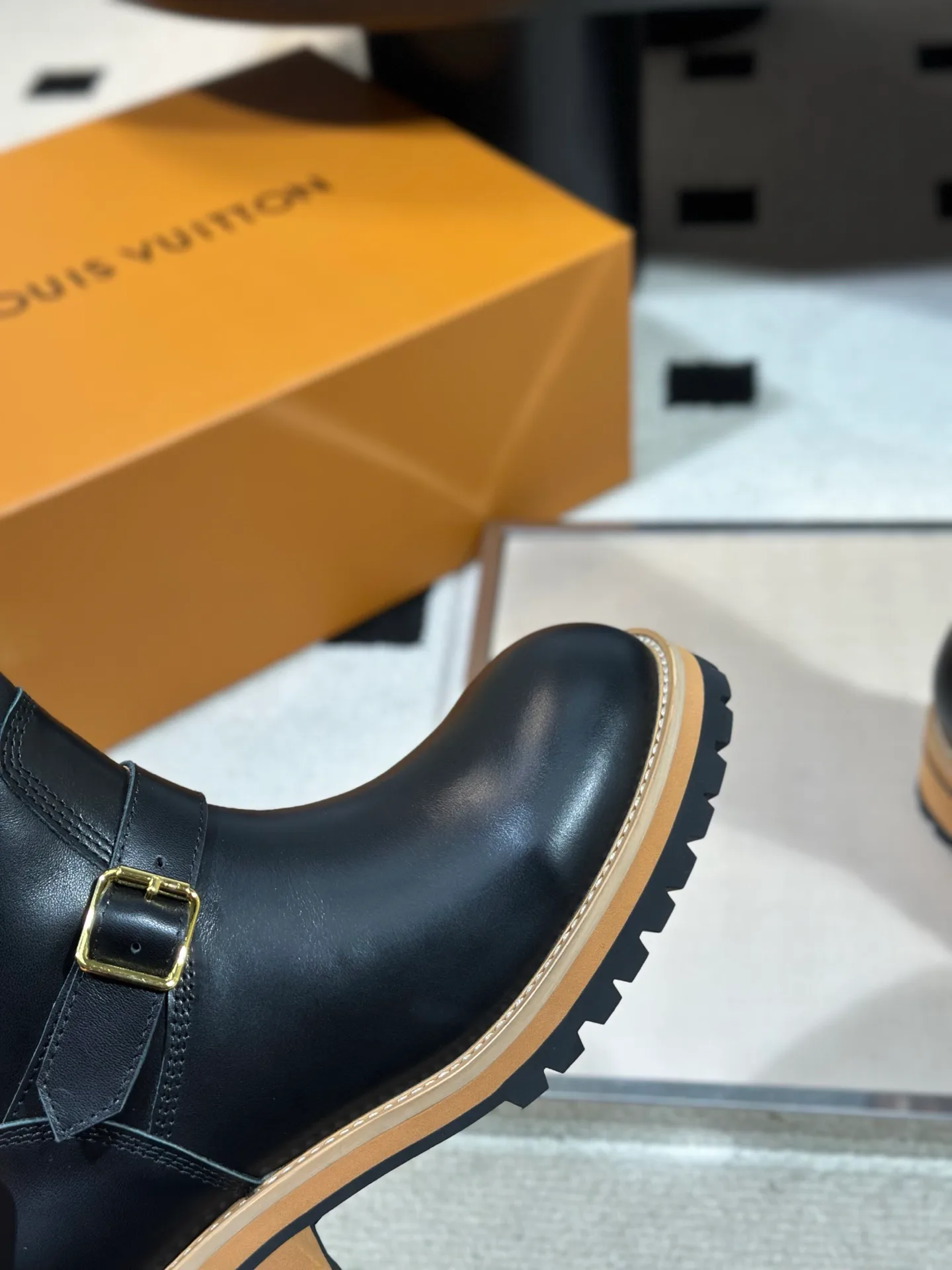 Ботинки Женские Louis Vuitton 18638536