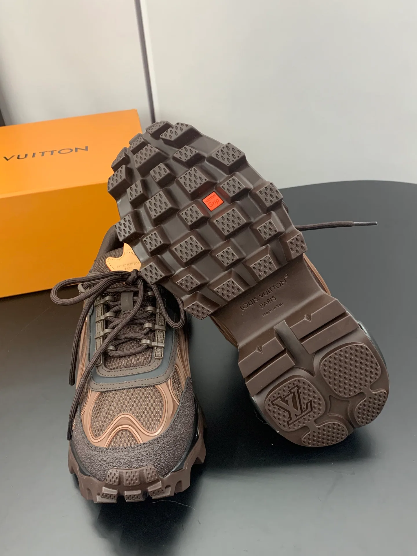 Кроссовки Мужские Louis Vuitton 17545293