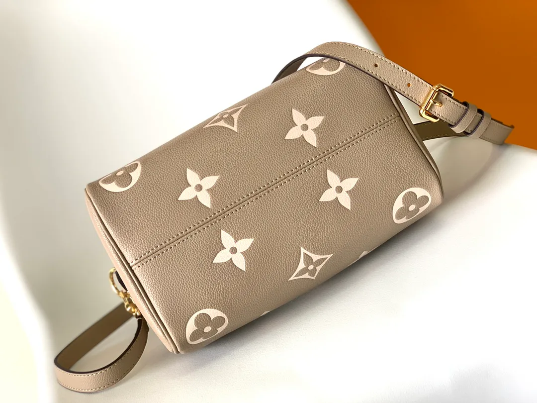 Классические Сумки Женские Louis Vuitton 17813558