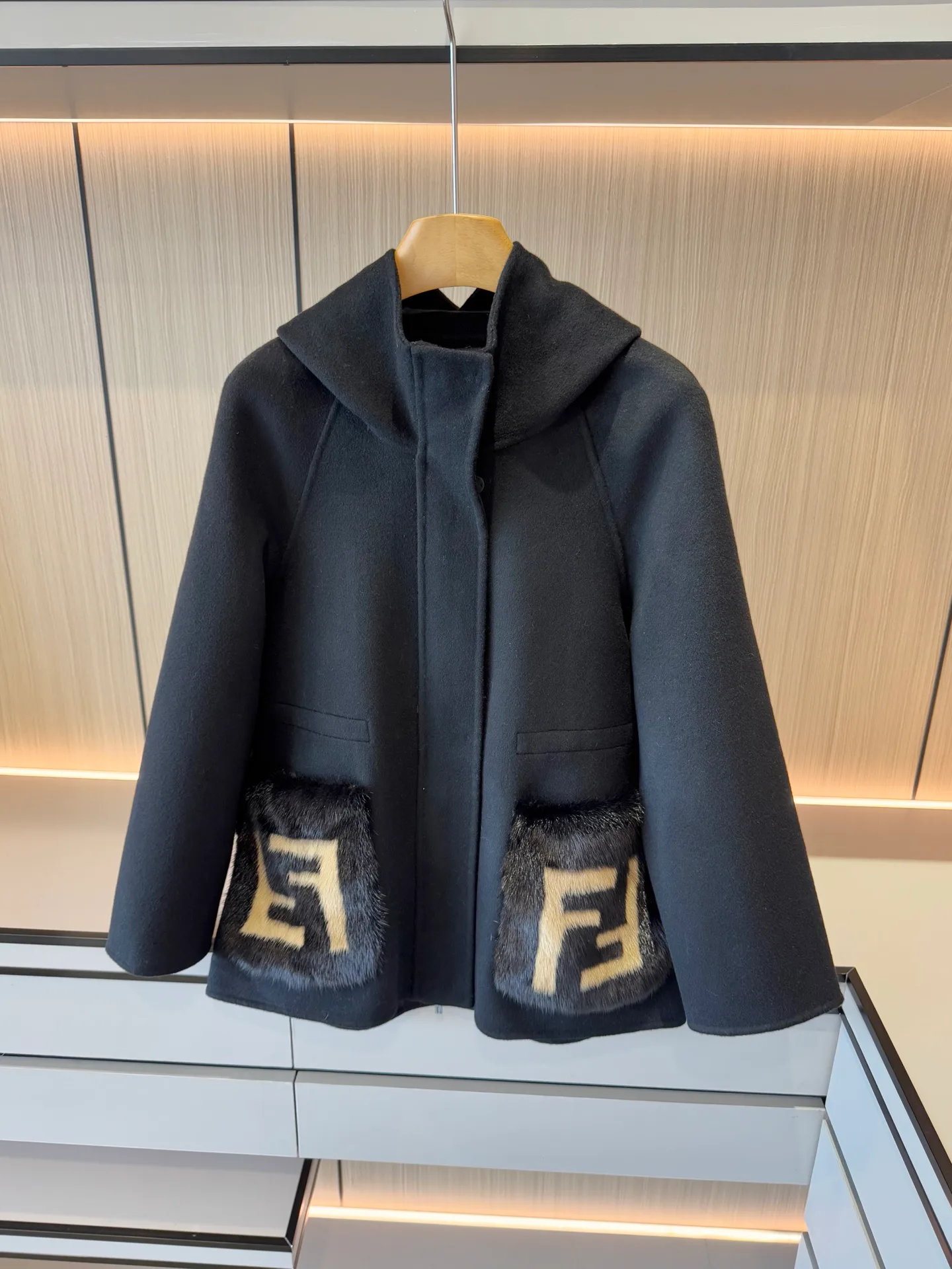 Пальто Женские Fendi 19180619