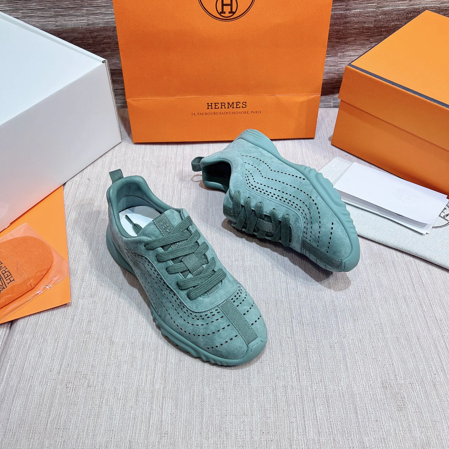Кроссовки Женские Hermes 17749566