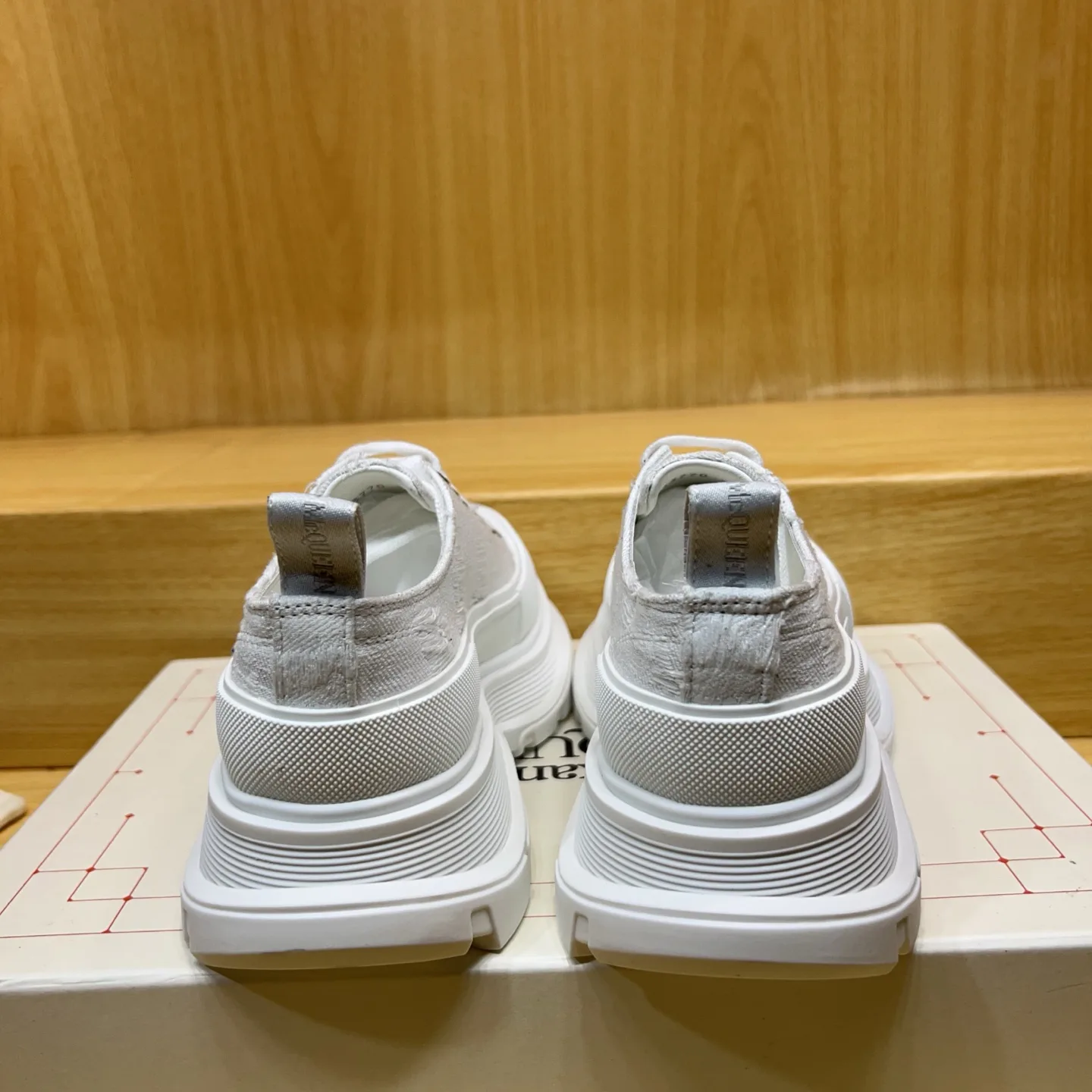 Кроссовки Женские Alexander Mcqueen 17545164