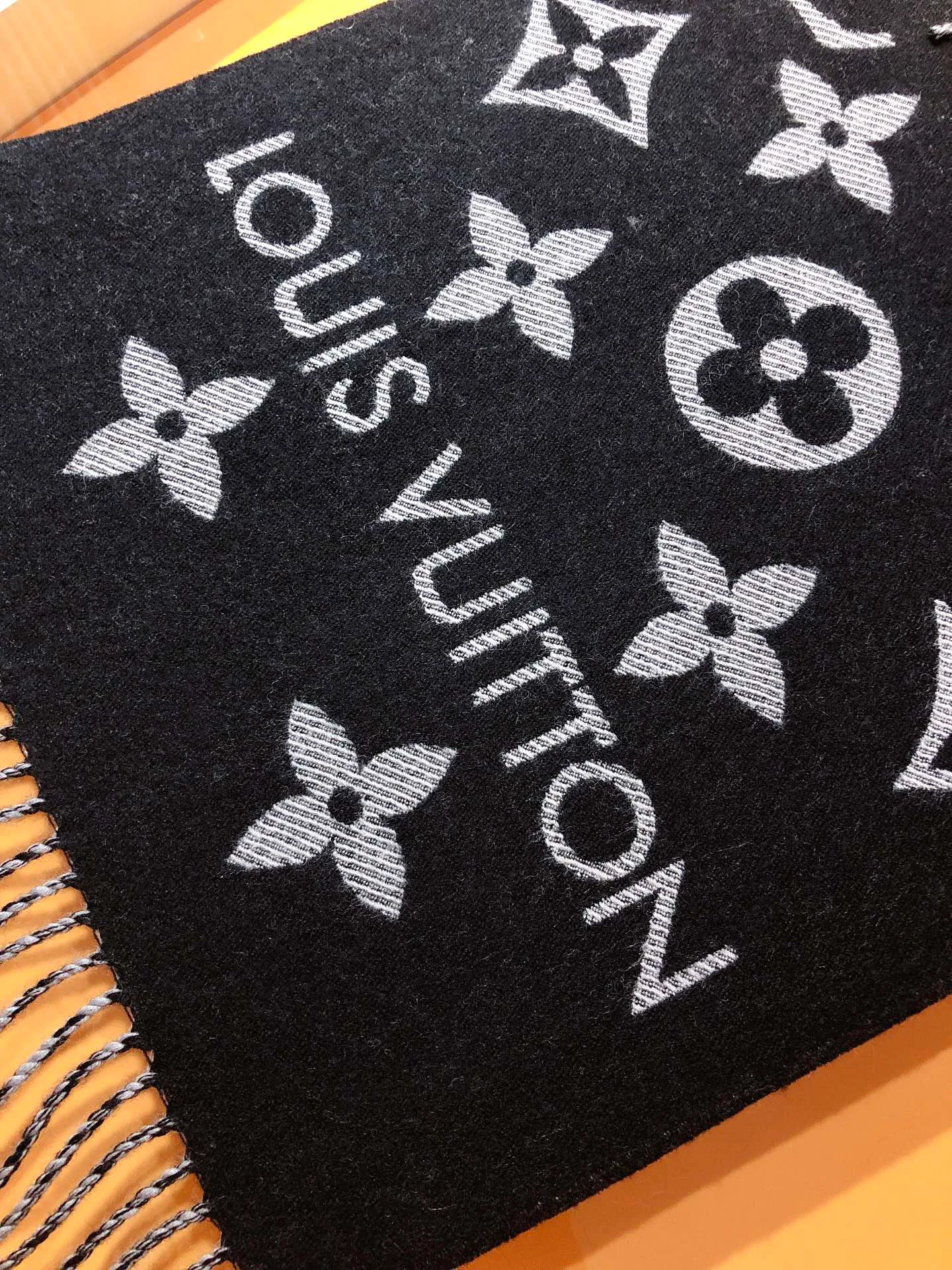 Шарфы Louis Vuitton 11394376