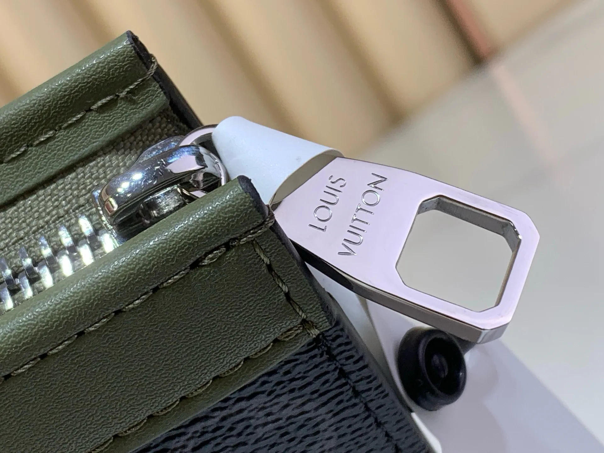 Клатчи Женские Louis Vuitton 17499385
