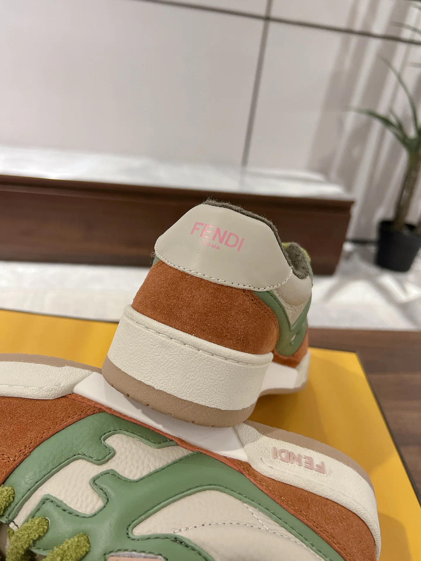 Кроссовки Женские Fendi 18219601