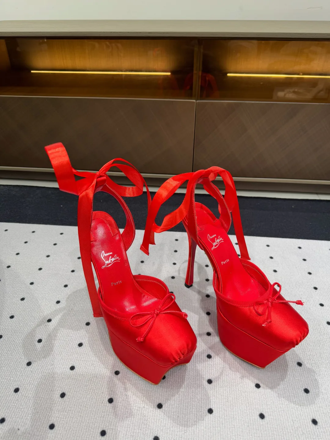 Туфли Женские Christian Louboutin 24375