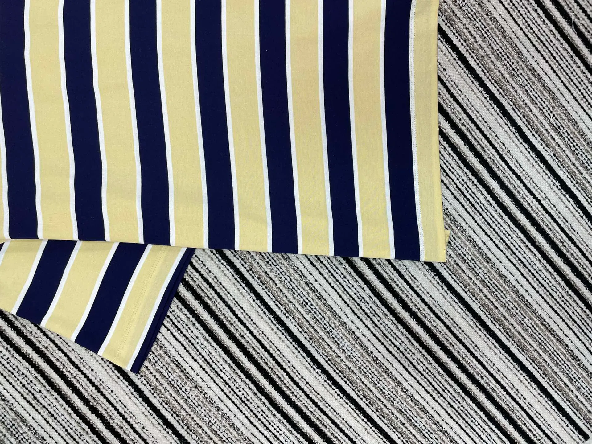 Футболки Женские Prada 2302695