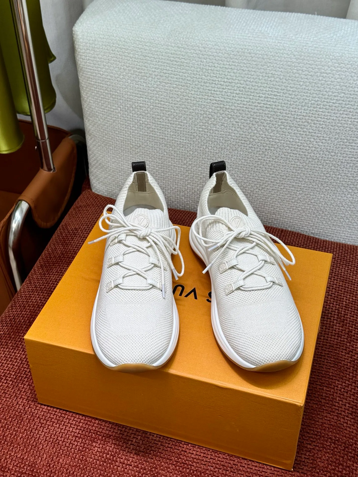 Кроссовки Женские Louis Vuitton 18694788