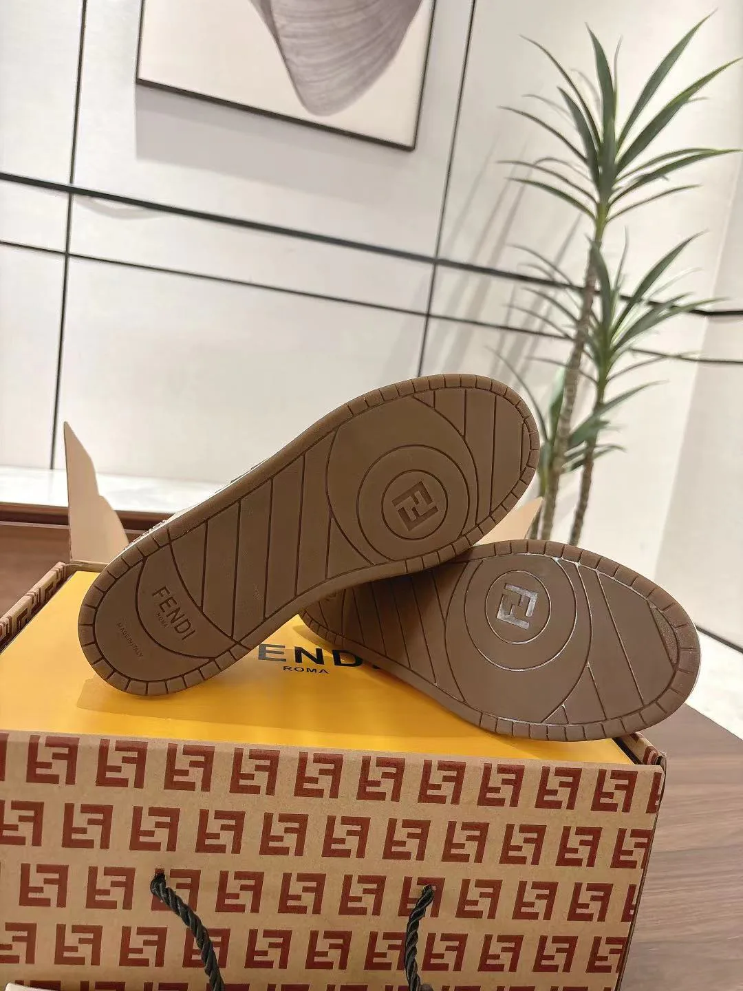 Кроссовки Женские Fendi 18219516