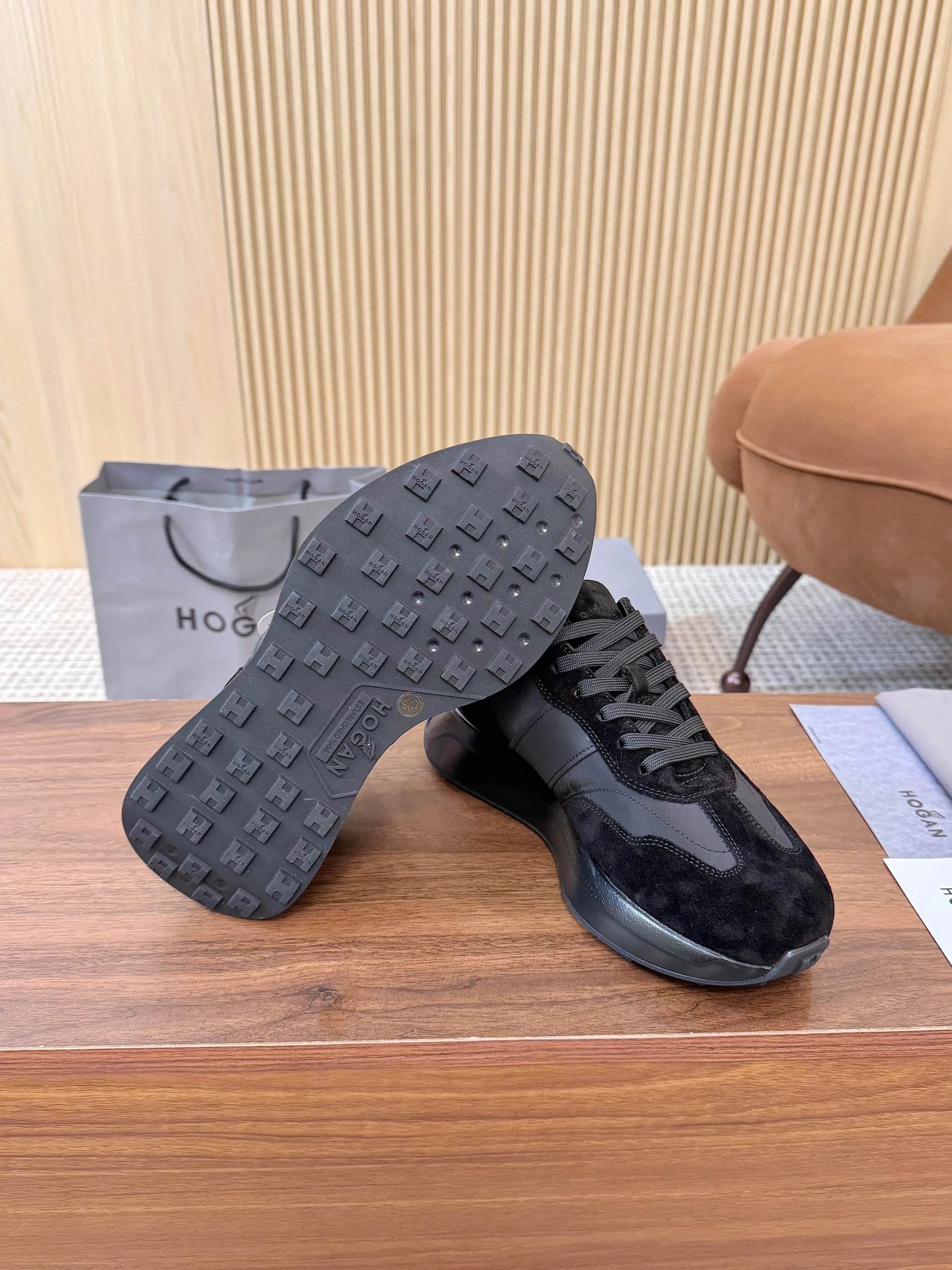 Кроссовки Женские Hogan 18877079