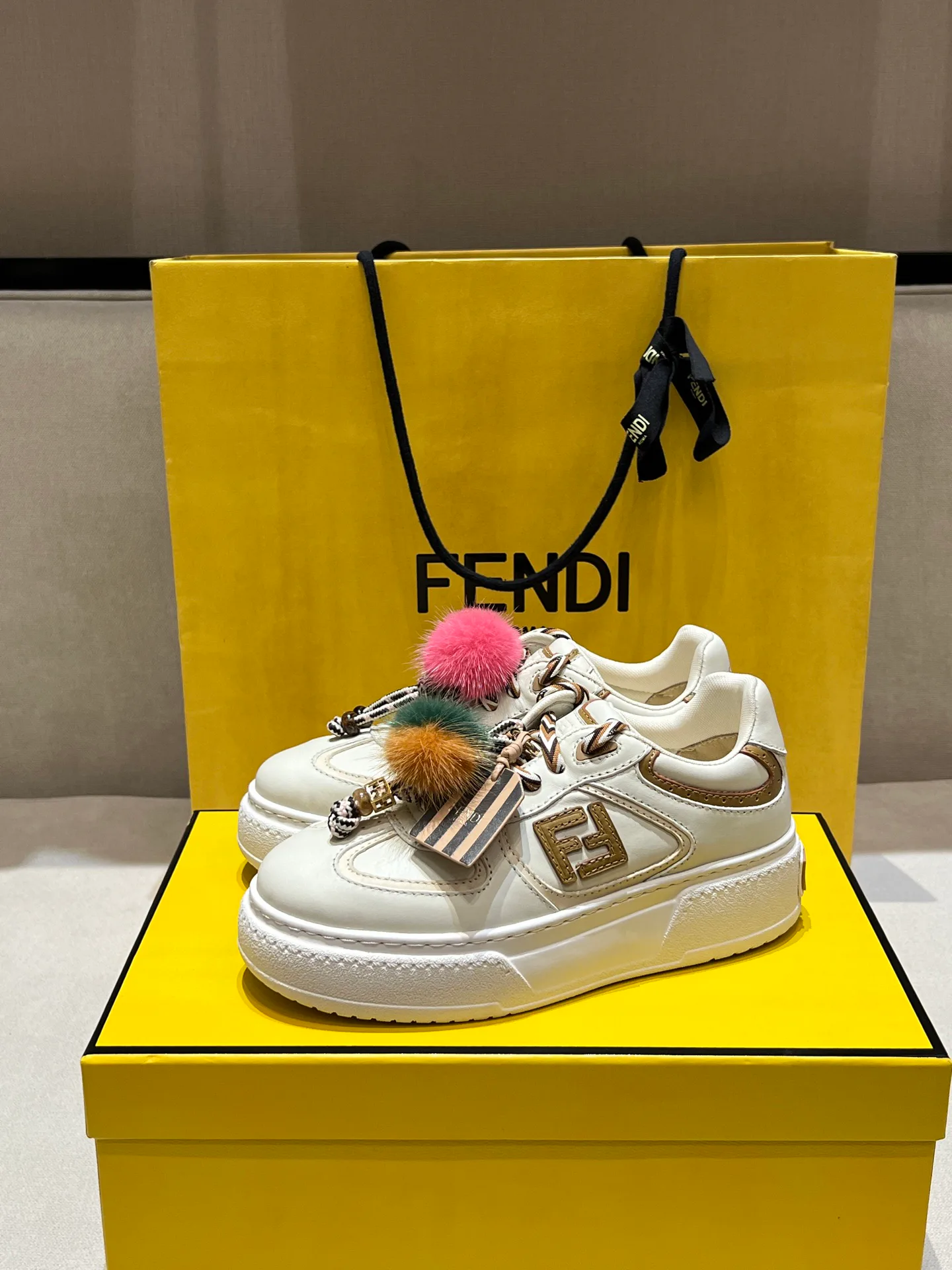 Кроссовки Женские Fendi 139609
