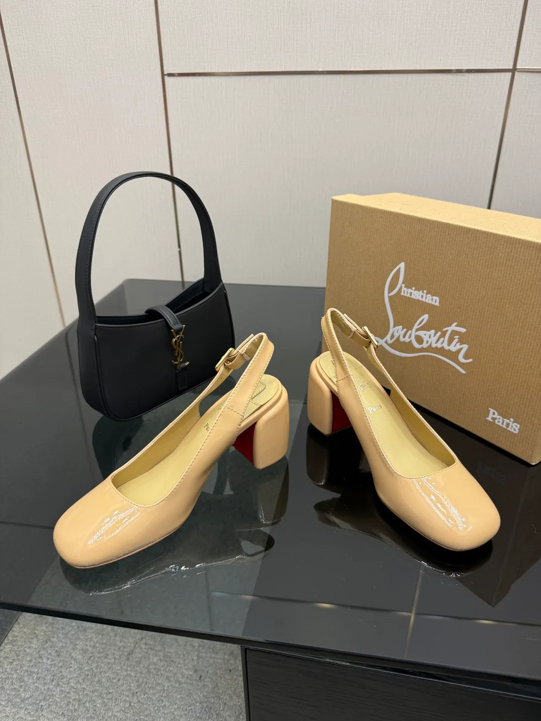 Туфли Женские Christian Louboutin 555388