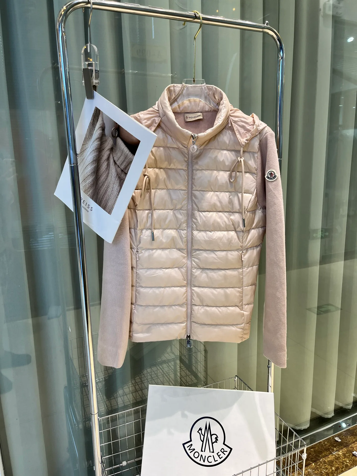 Куртки И Пуховики Женские Moncler 18204179