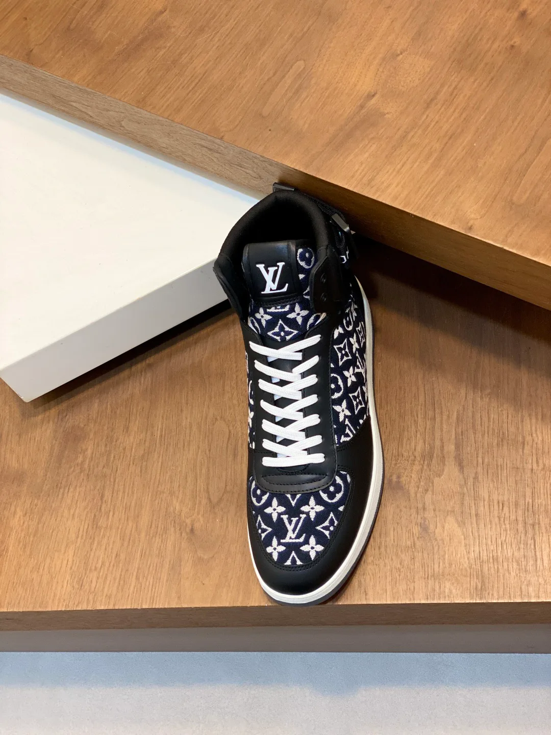 Кроссовки Мужские Louis Vuitton 18399950