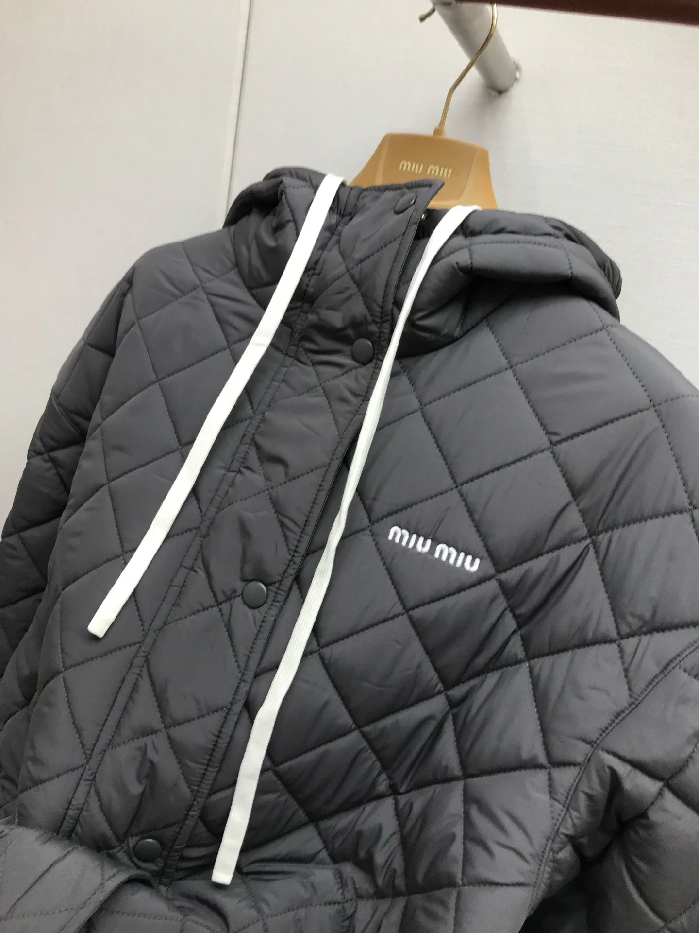 Куртки И Пуховики Женские Miu Miu 18673361