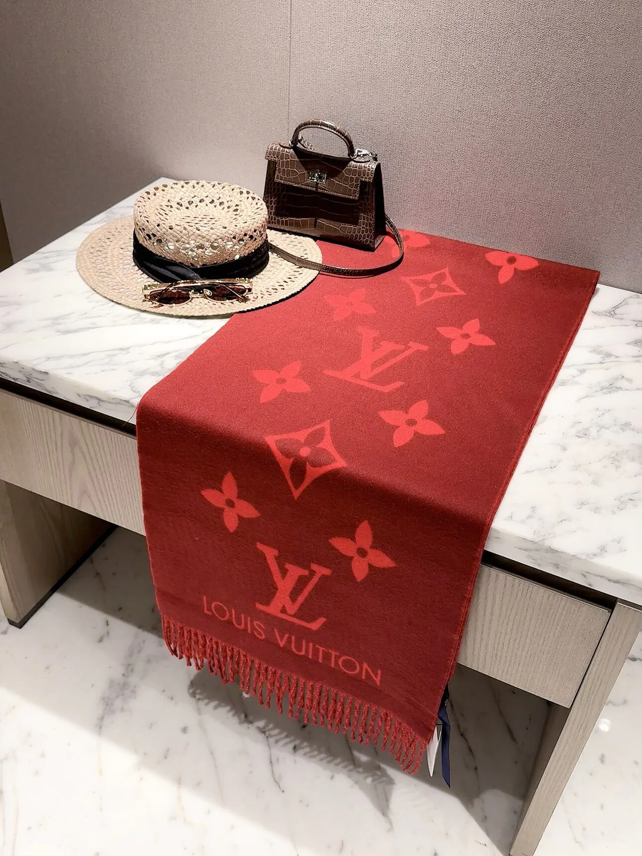 Шарфы Louis Vuitton 18427102