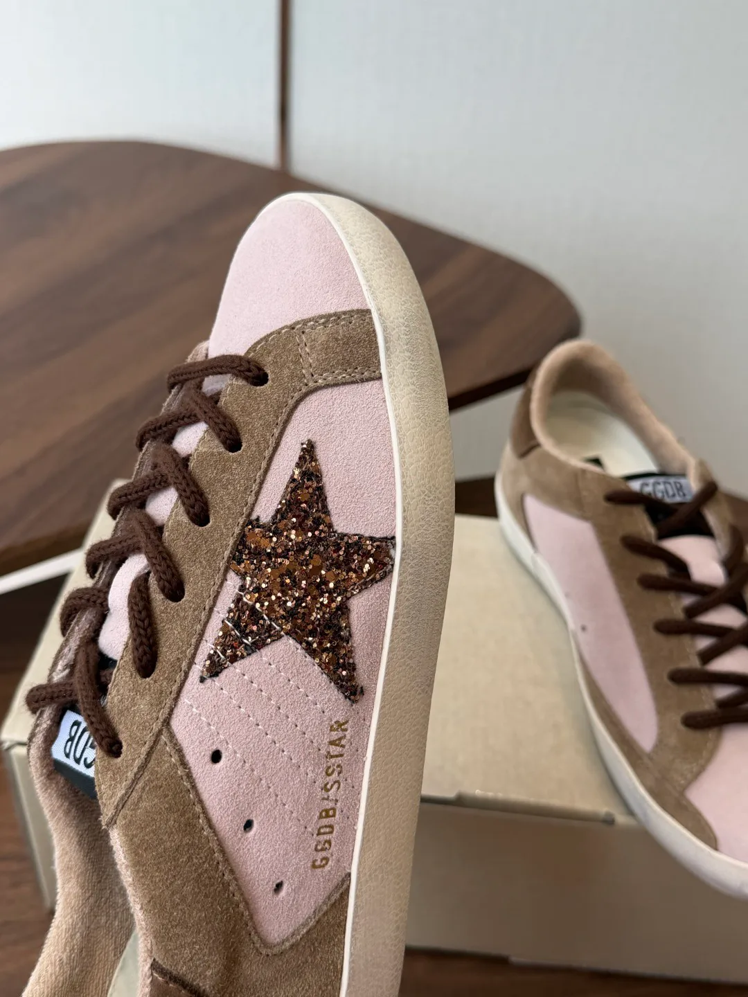 Кроссовки Женские Golden Goose 18146570