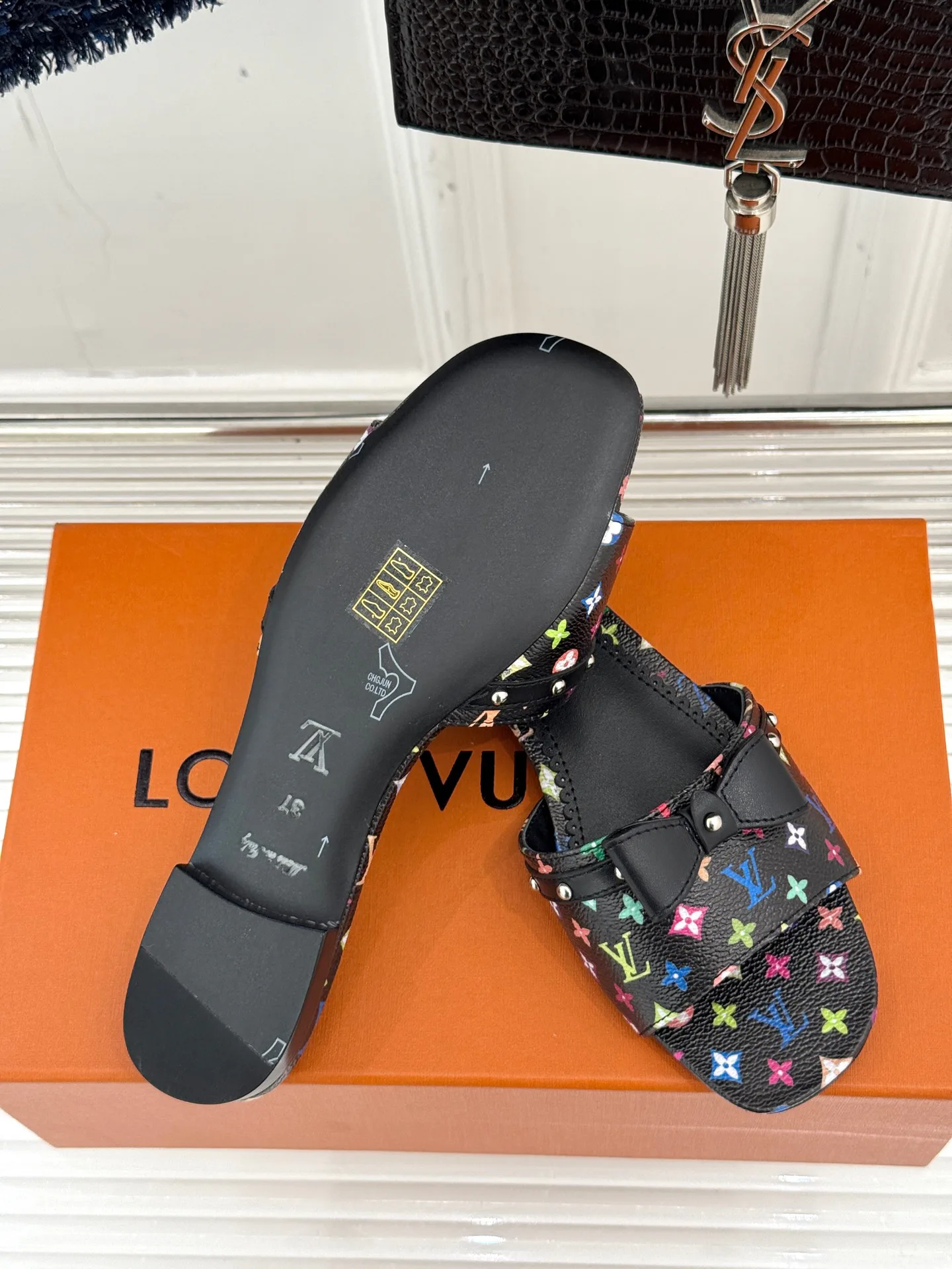 Шлепанцы Женские Louis Vuitton 10866