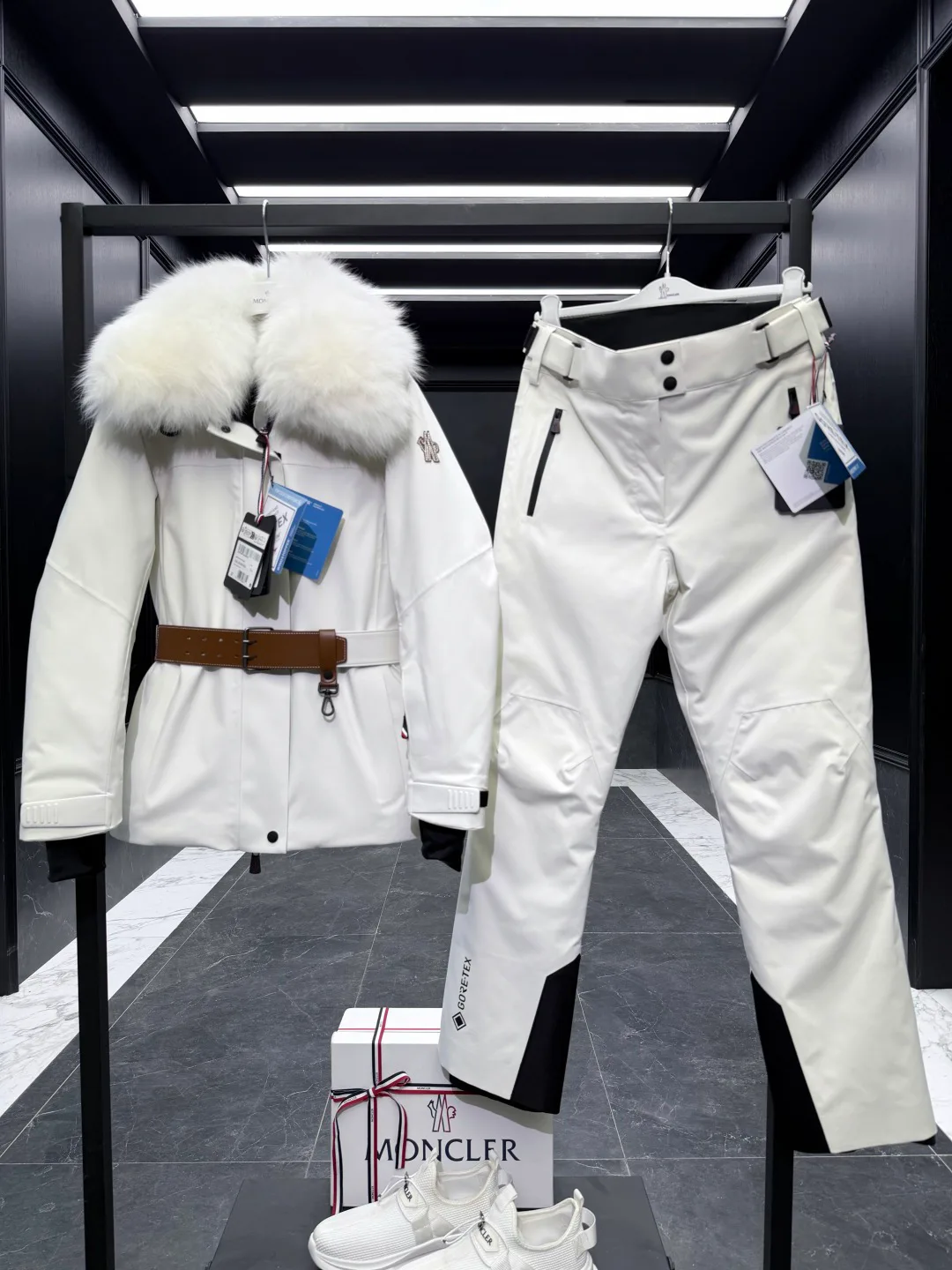 Куртки И Пуховики Женские Moncler 19336114