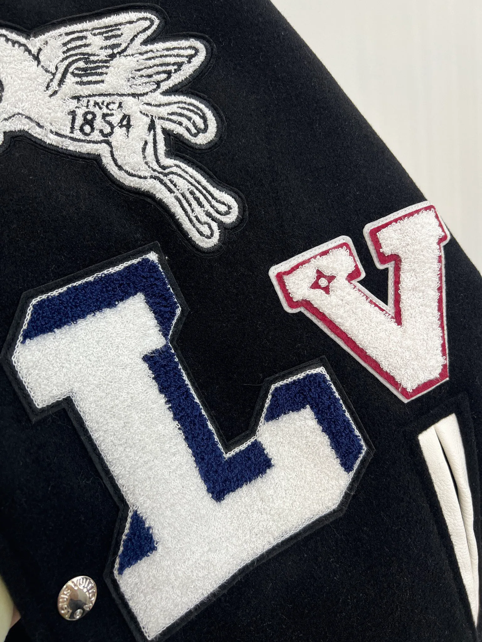 Куртки И Пуховики Женские Louis Vuitton 20699