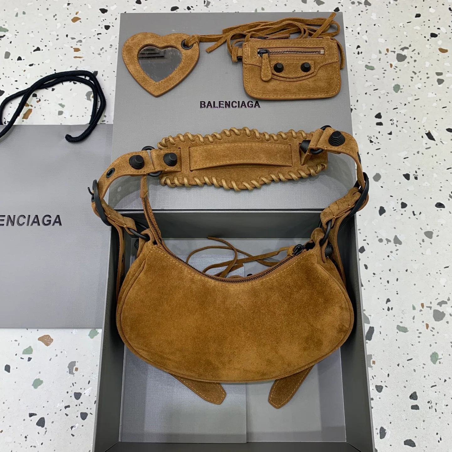 Сумки На Ремне Женские Balenciaga 12600653