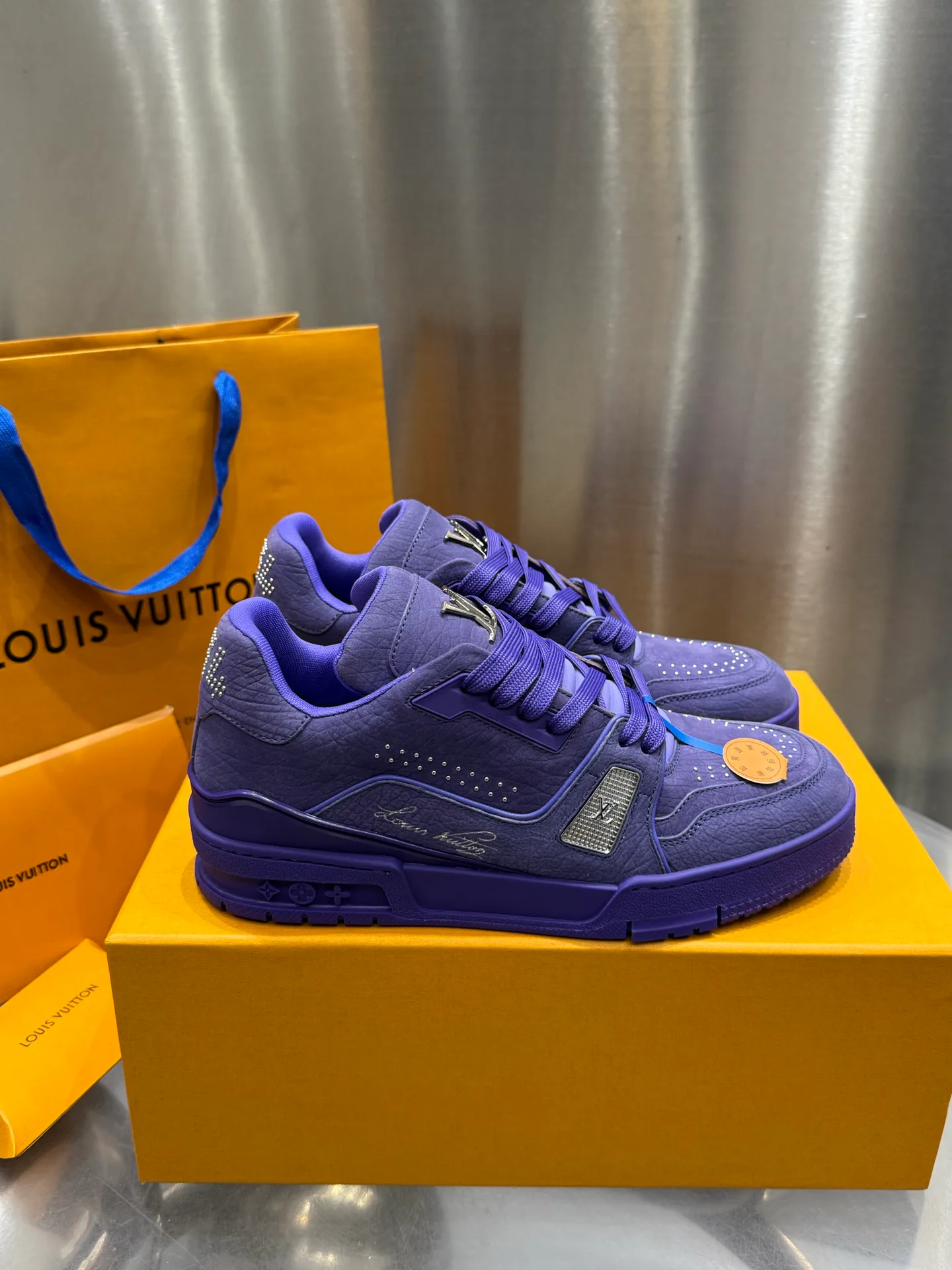 Кроссовки Мужские Louis Vuitton 19073351