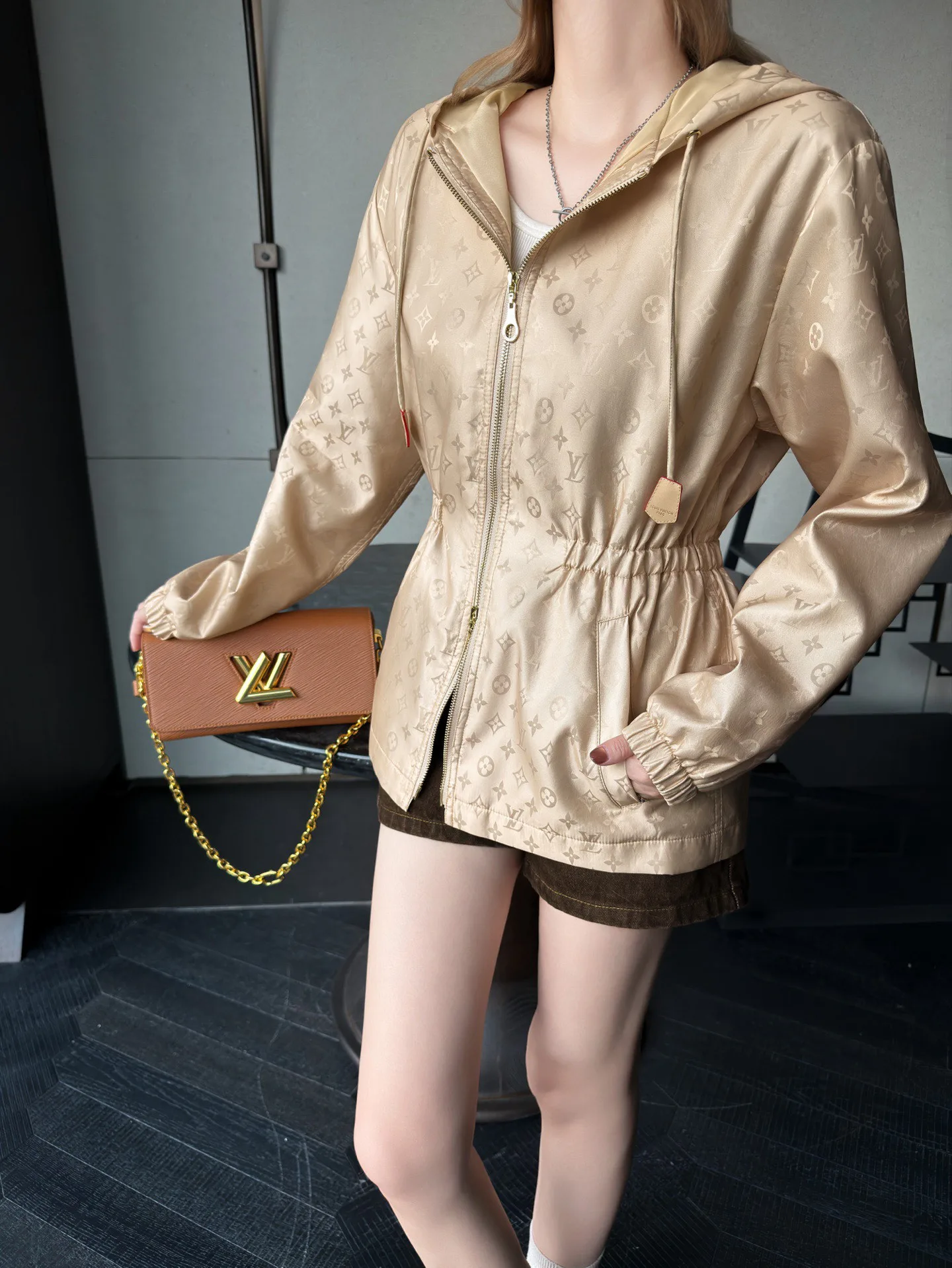 Куртки И Пуховики Женские Louis Vuitton 1675902