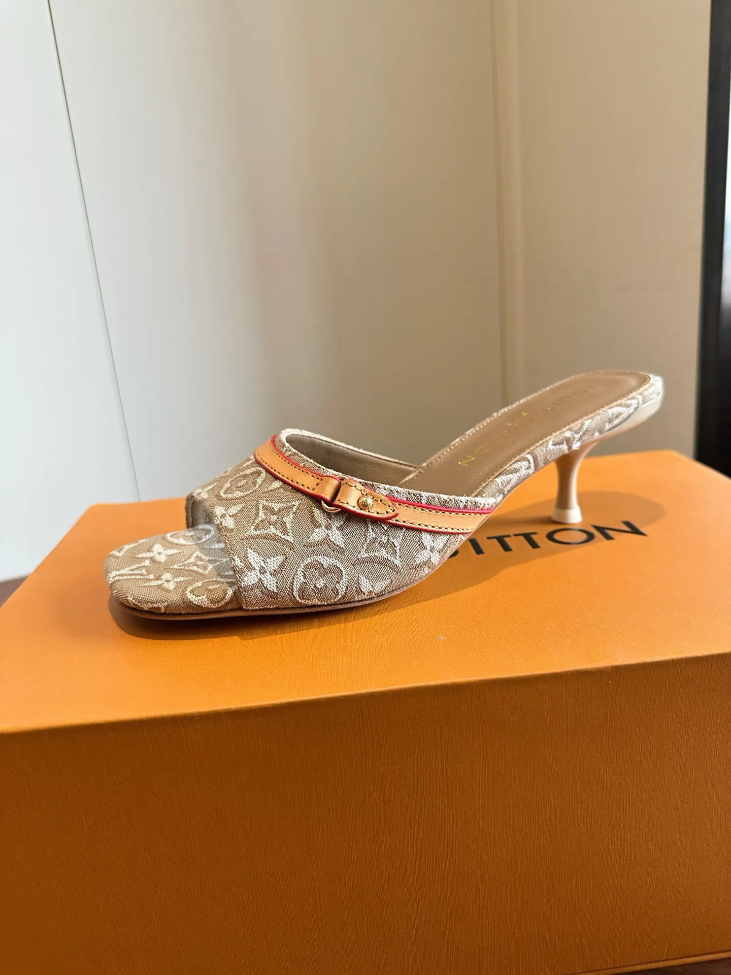Мюли И Сабо Женские Louis Vuitton 17580805
