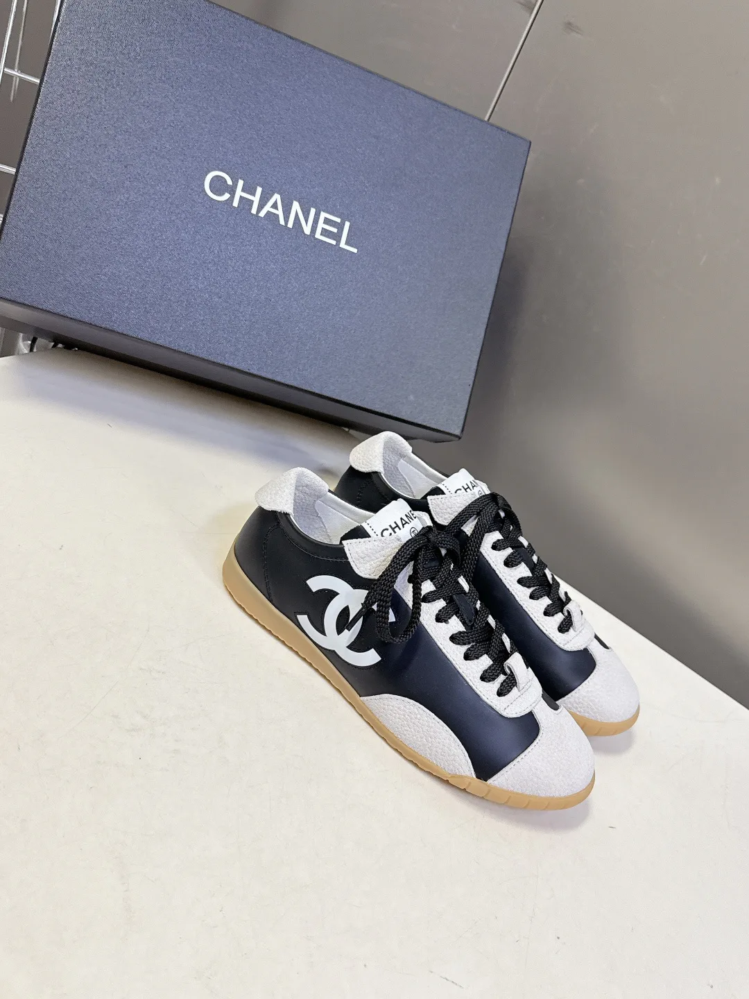 Кроссовки Женские Chanel 18703402