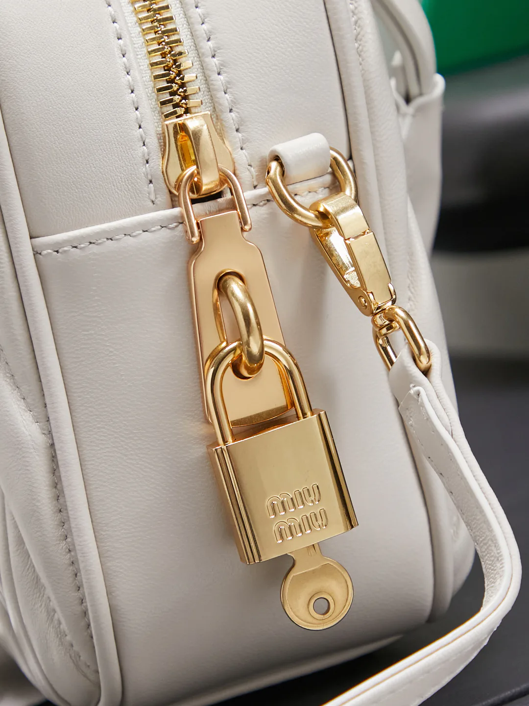 Классические Сумки Женские Miu Miu 11402764