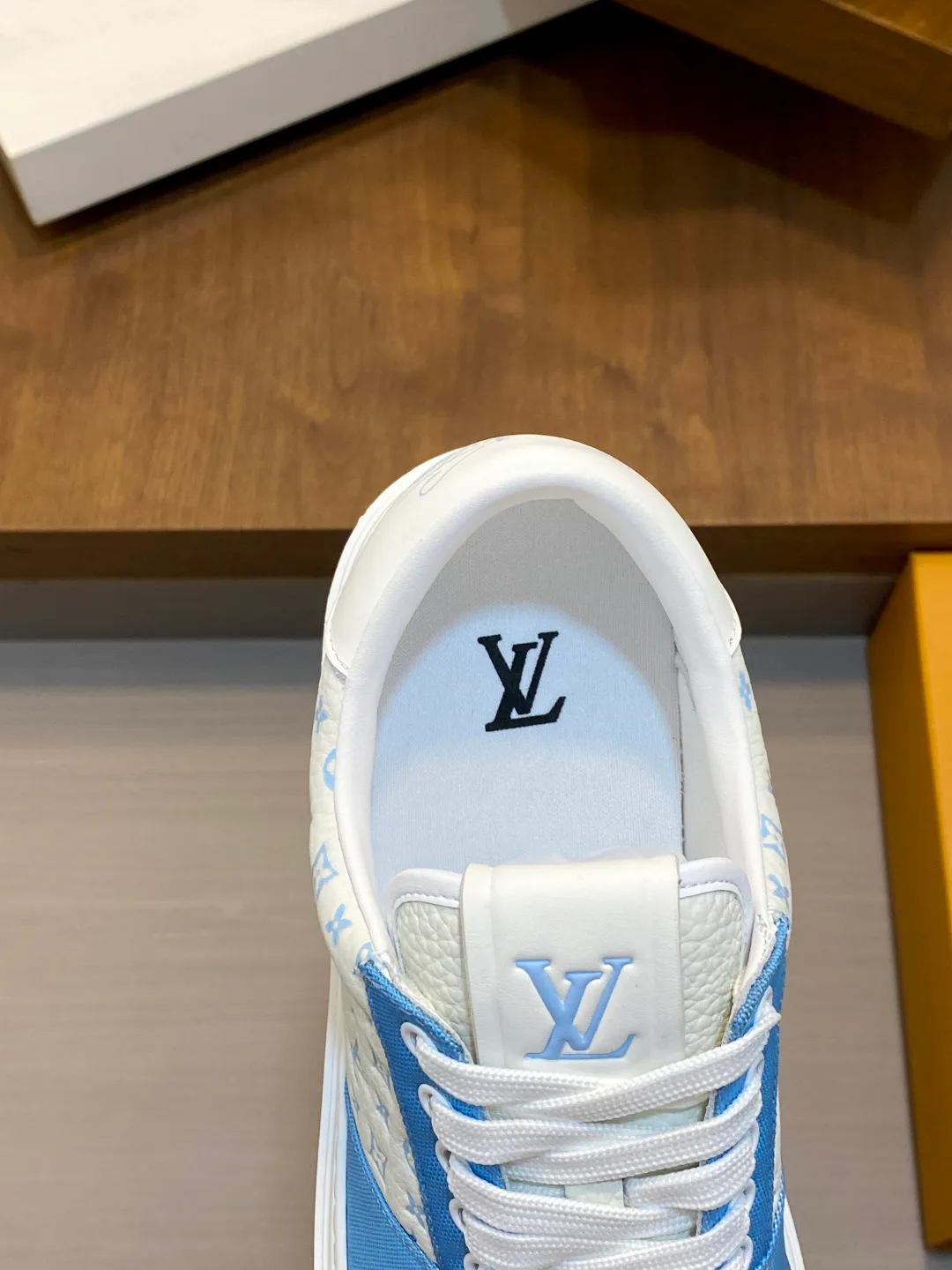 Кроссовки Мужские Louis Vuitton 18078963
