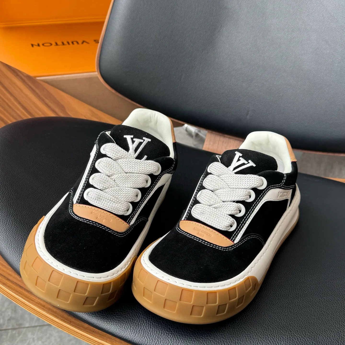 Кроссовки Мужские Louis Vuitton 12629856