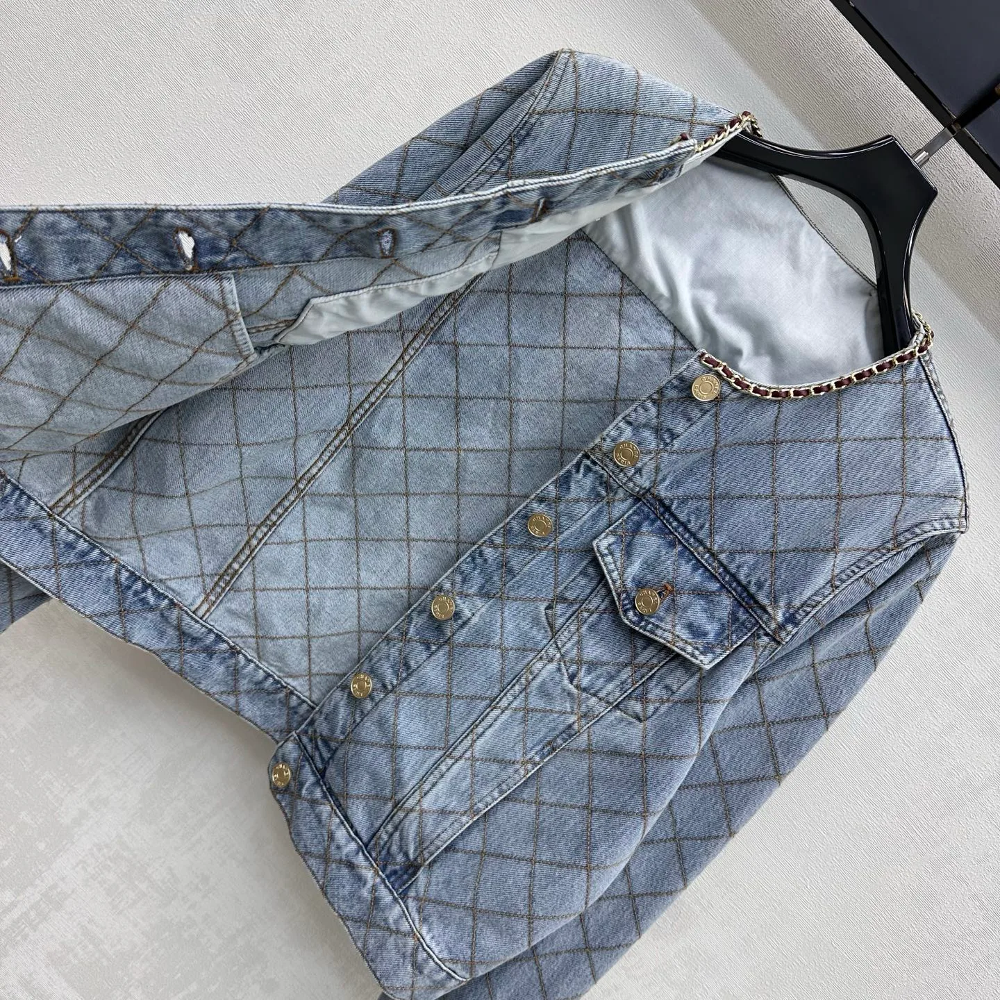 Куртки И Пуховики Женские Chanel 17612748