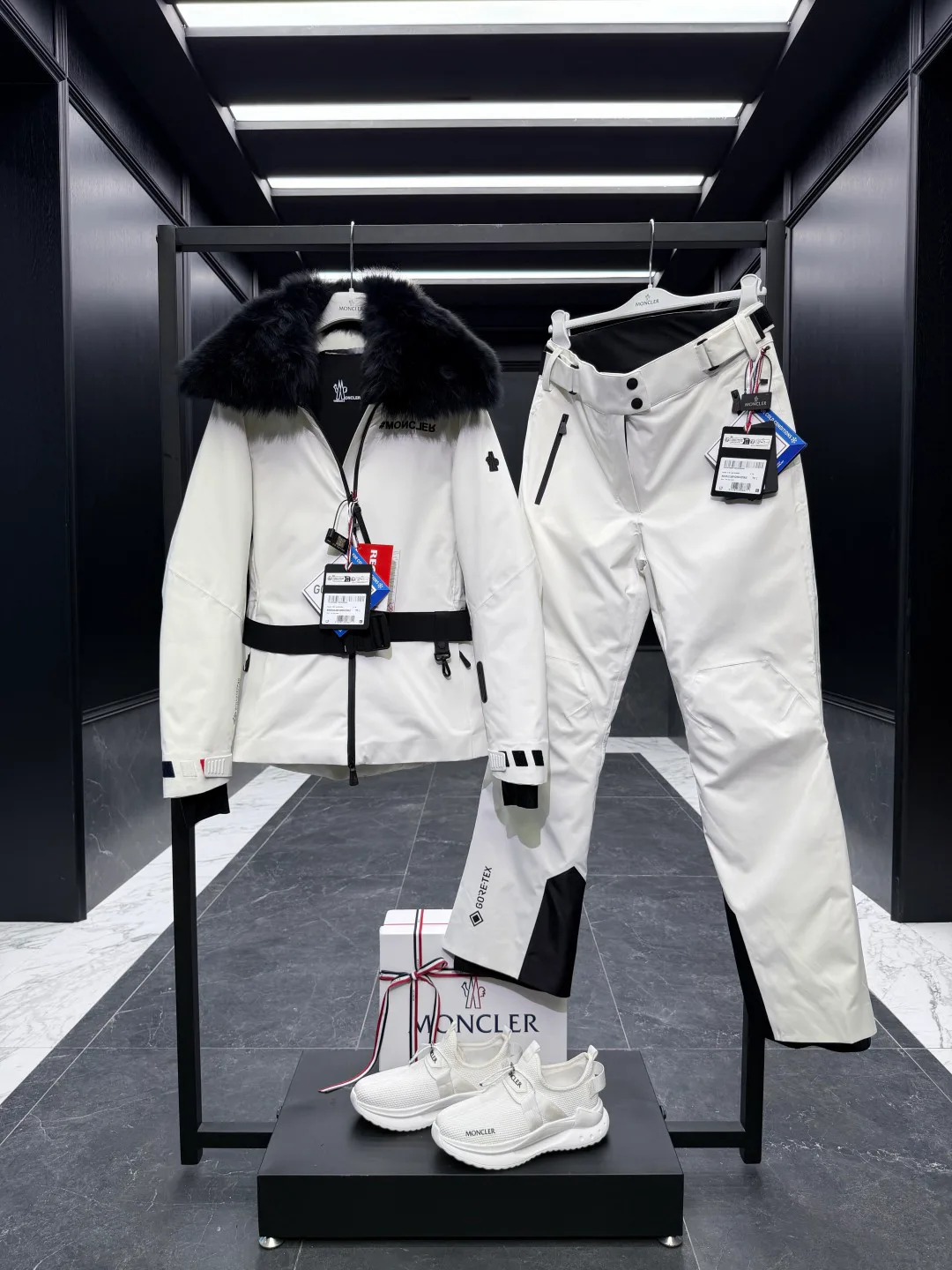 Куртки И Пуховики Женские Moncler 18134290