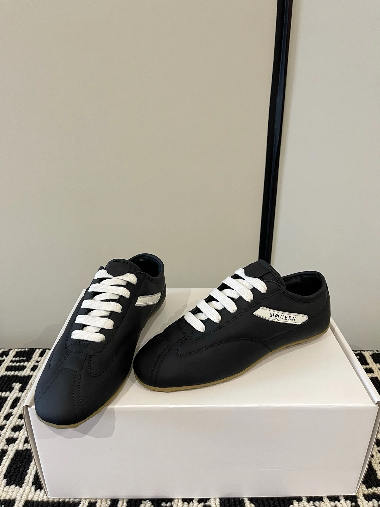 Кроссовки Женские Alexander Mcqueen 18386235