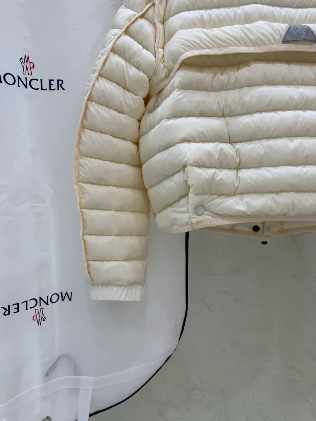 Куртки И Пуховики Женские Moncler 17918896