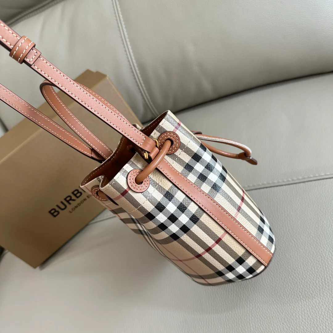Классические Сумки Женские Burberry 11013024