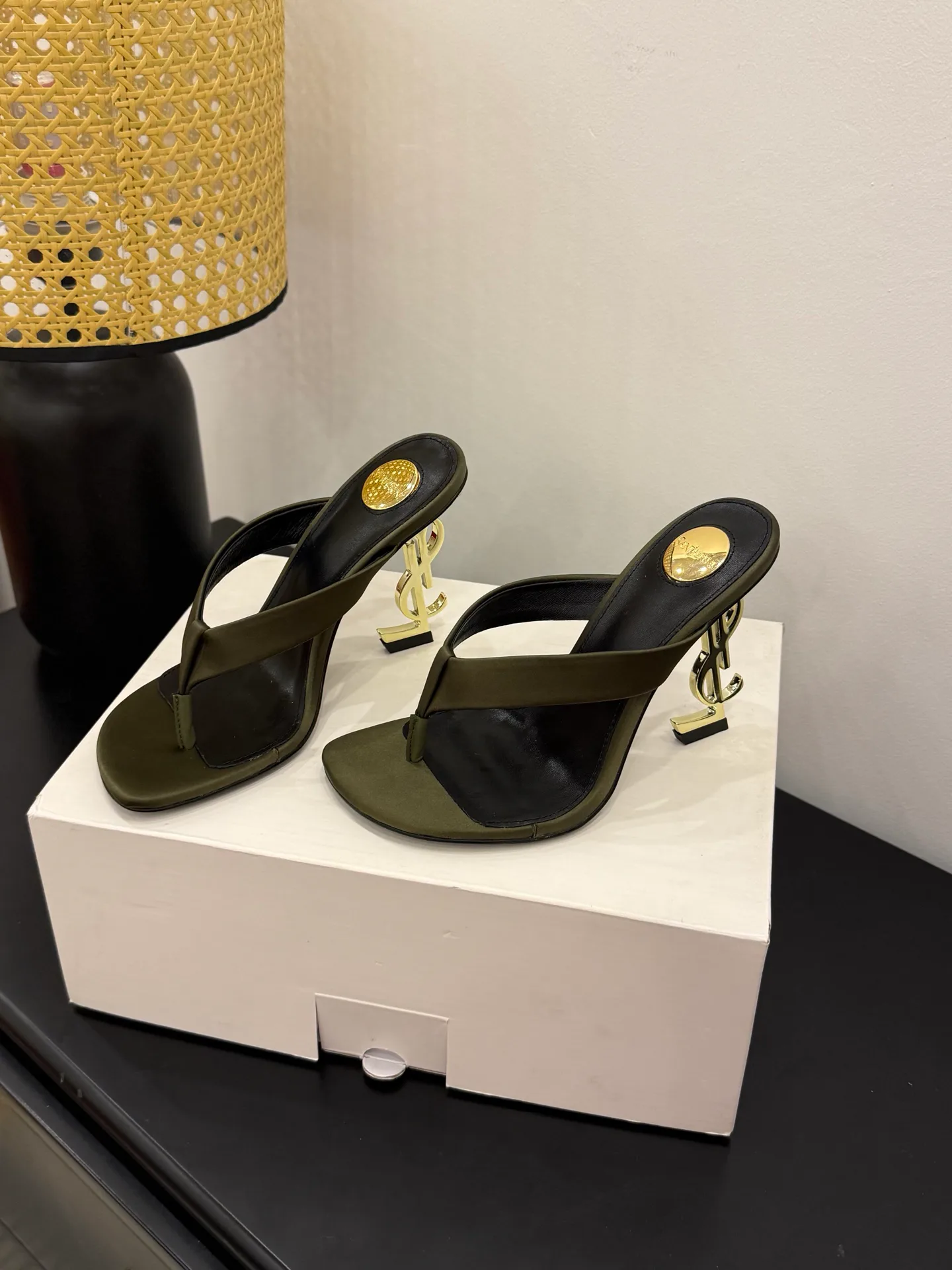Босоножки Женские Saint Laurent 11739365