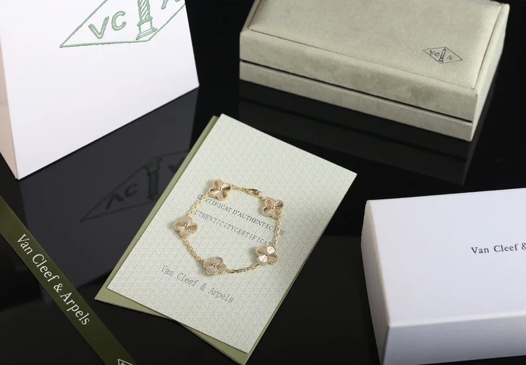 Бижутерия Van Cleef & Arpels 99359