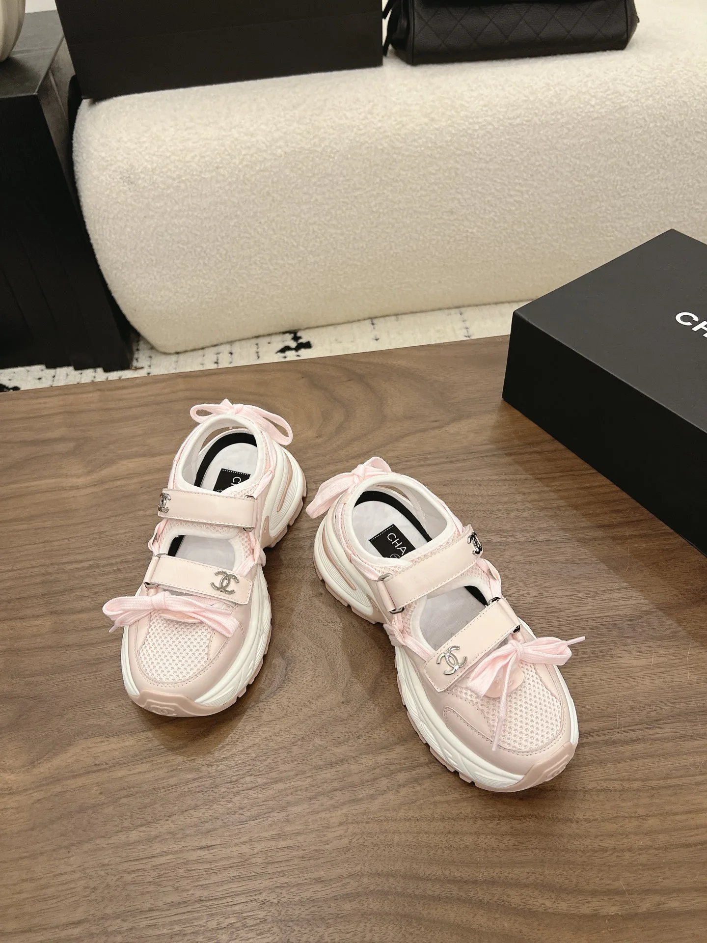 Кроссовки Женские Chanel 16915792