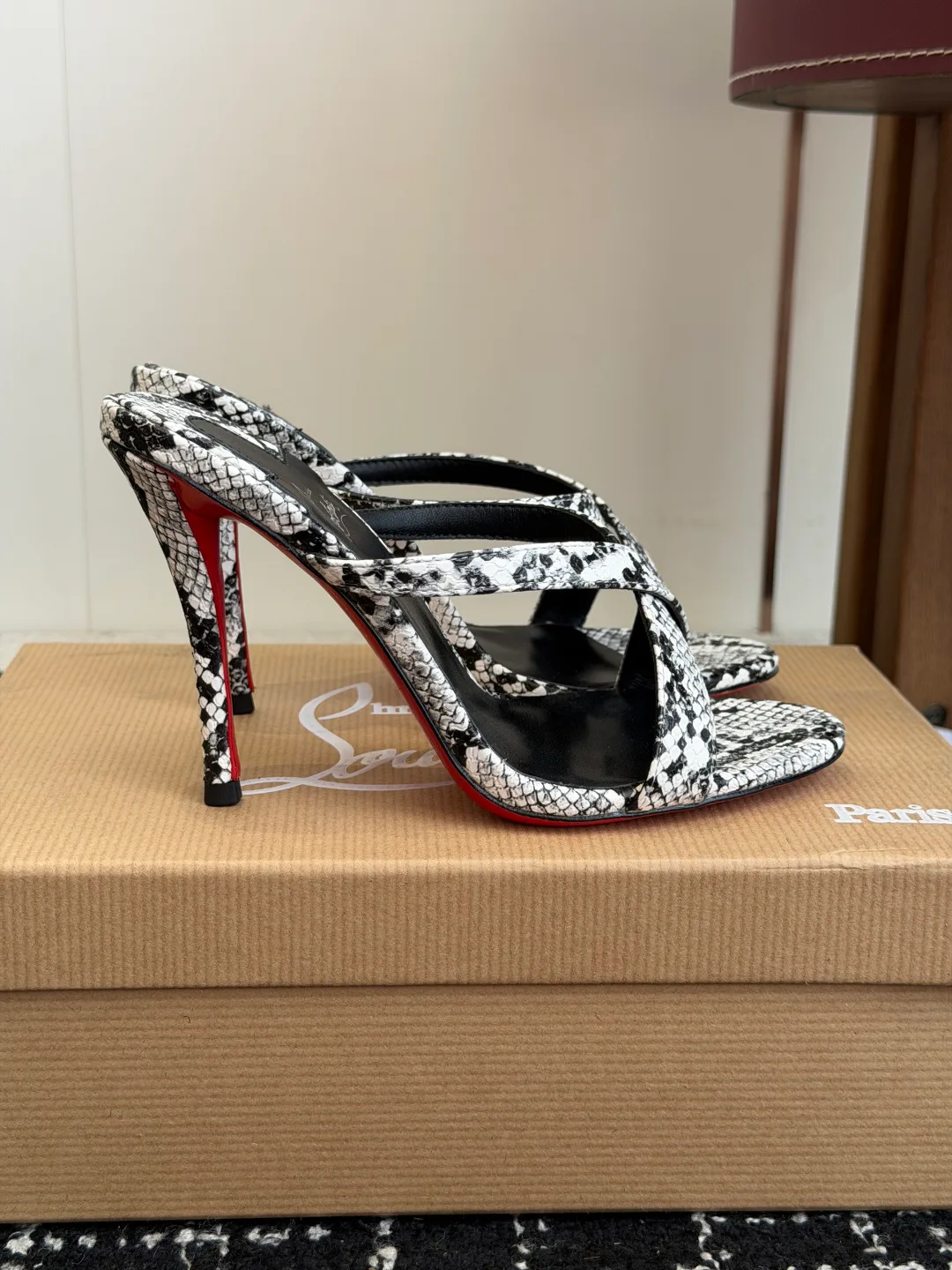 Туфли Женские Christian Louboutin 17936550