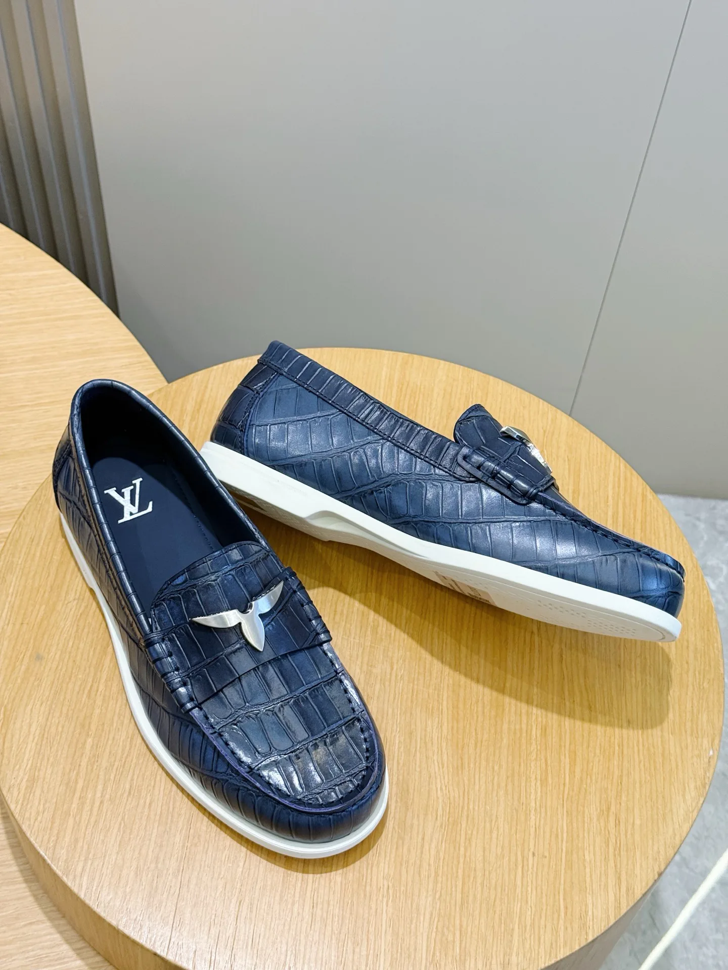 Лоферы И Мокасины Женские Louis Vuitton 17914083